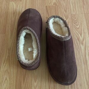 Bearpaw short booties size 8